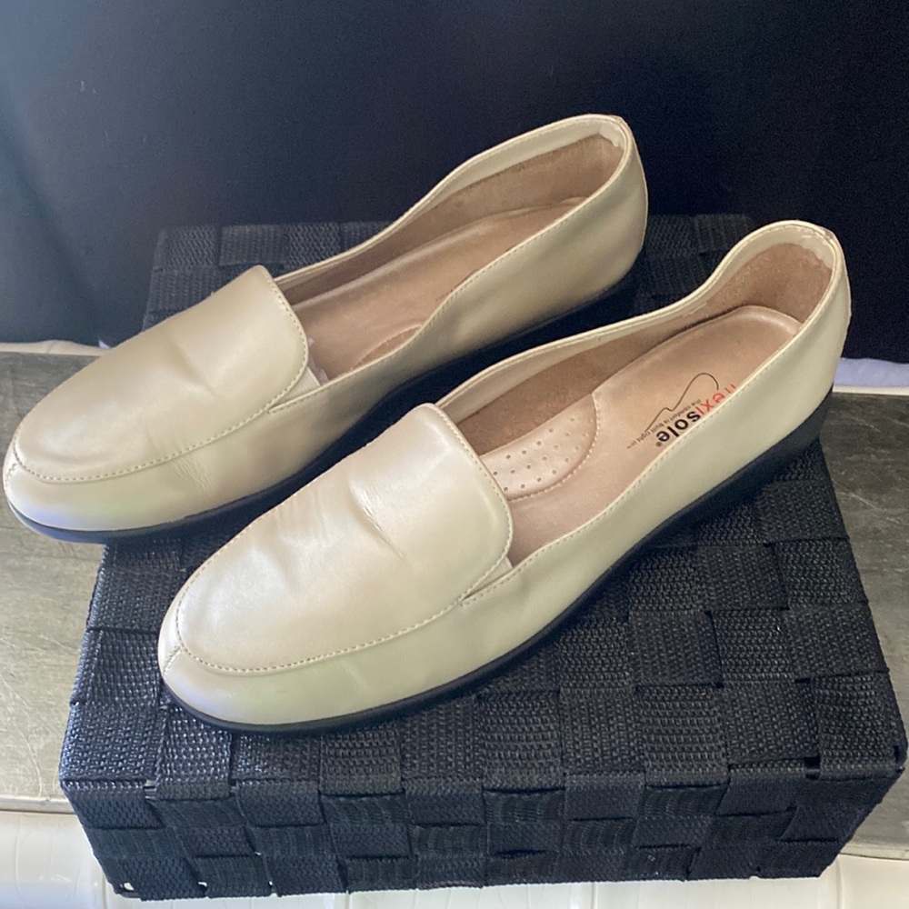 Women’s casual comfortable shoes by flexisole size 10 W